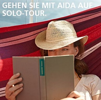 AIDA Cruises Singlereisen mit dem Kreuzfahrtschiff - Frau die ein Buch in der Hängematte liest