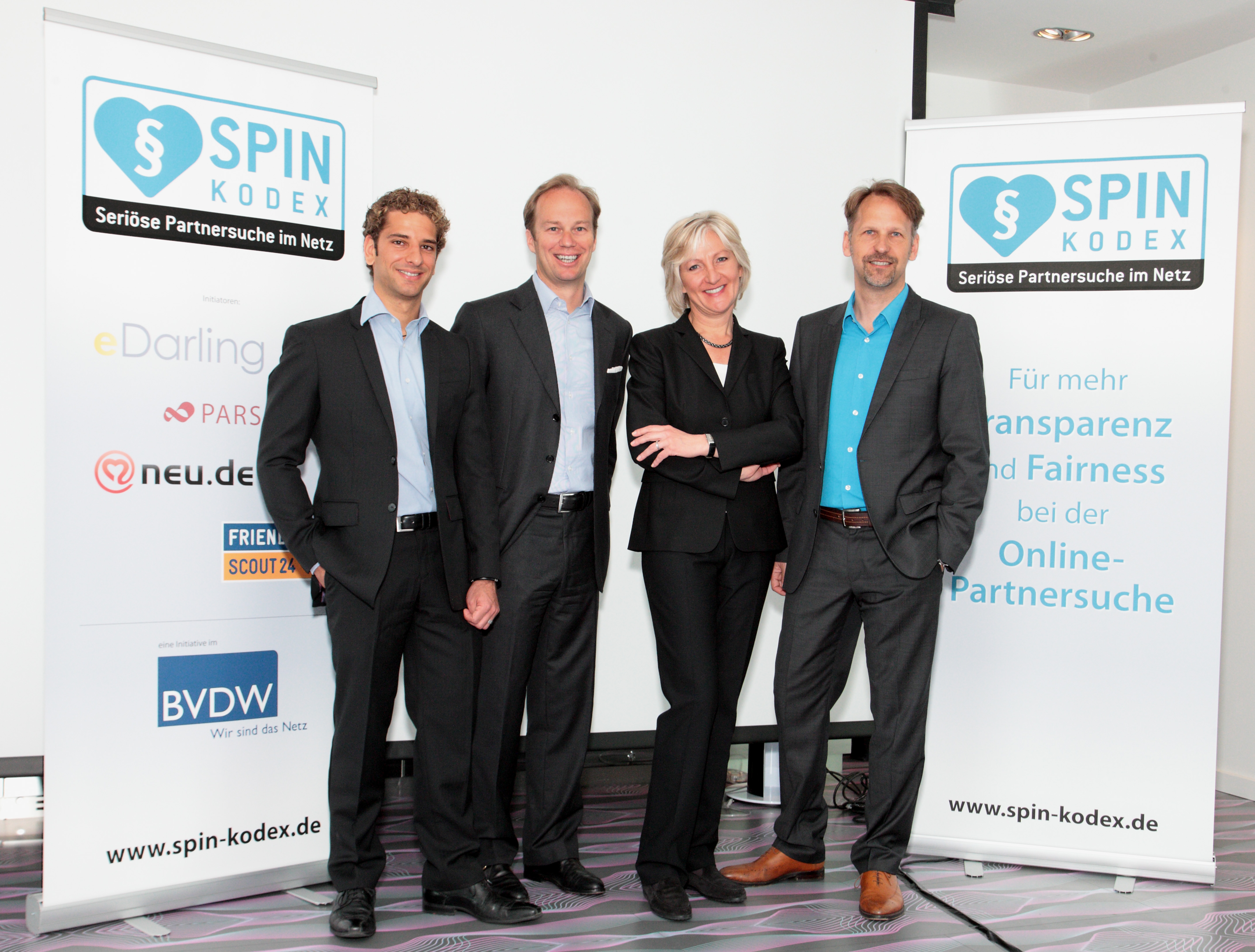 Die Initiatoren des SPIN-Kodex David Khalil (Geschäftsführer eDarling), Peter F. Schmid (Geschäftsführer Parship), Martina Bruder (CEO Friendscout24) und Joachim Rabe (Geschäftsführer neu.de/Meetic).