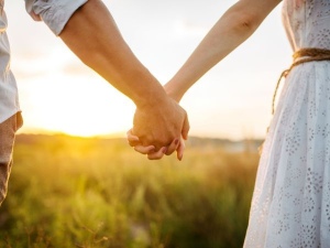 Liebe: Warum sich so viele von uns „Back-up“-Partner warm halten